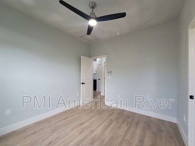 Building Photo - 219 Needles Way