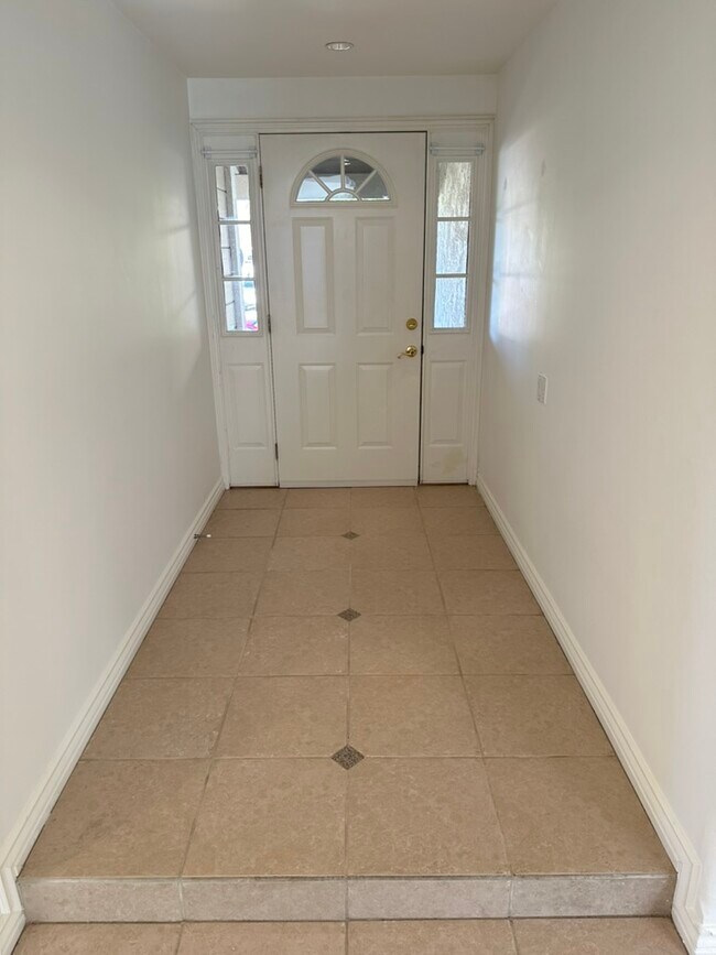 Entryway - 26192 Camino Adelanto