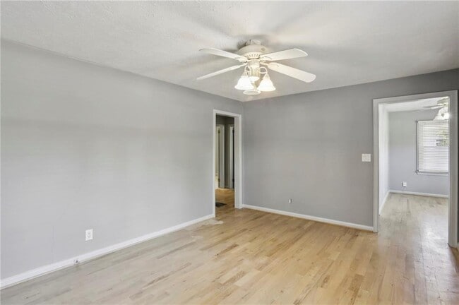 Building Photo - 2266 N Shallowford Rd