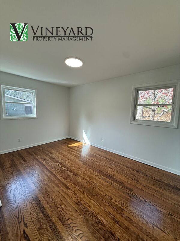 Building Photo - 1023 Pine Valley Dr NE