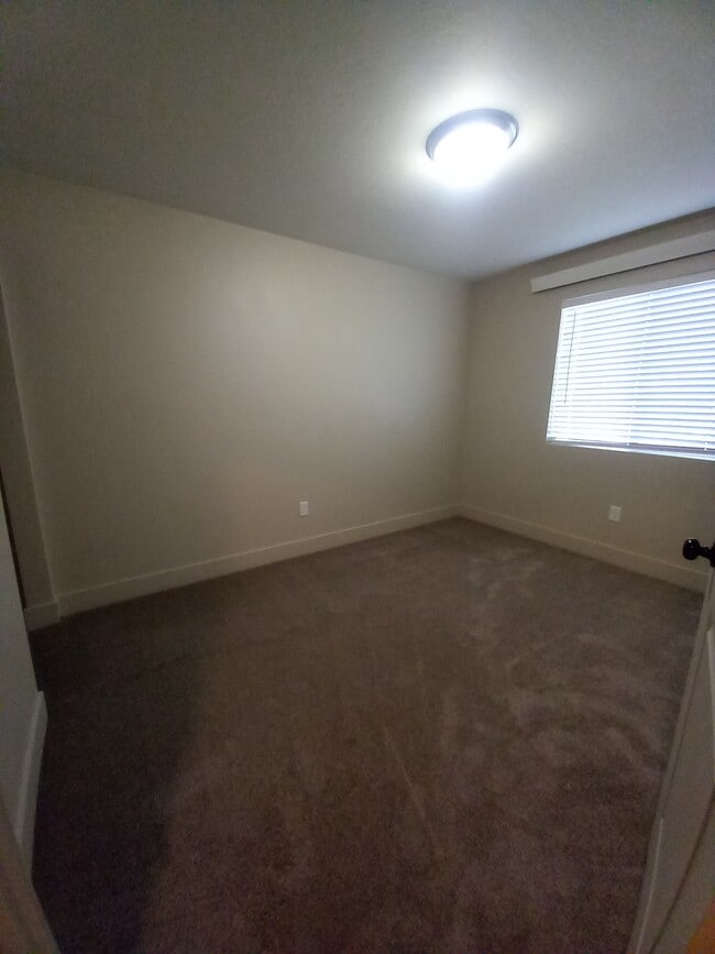 Building Photo - 310 Ella Ln