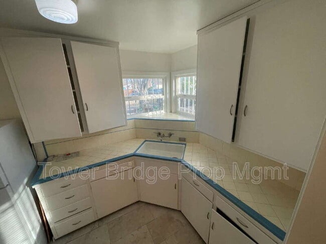 Building Photo - 2871 32nd Ave