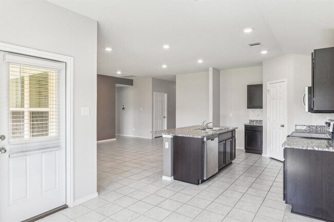 Building Photo - 9701 Kensley Rose Dr