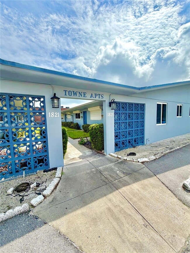 Building Photo - 1821 N 17th Ct