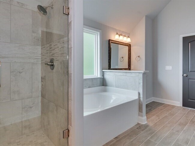 Building Photo - Centrally Located Home Sweet Home