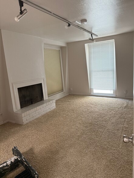 Building Photo - 2704 San Pedro St