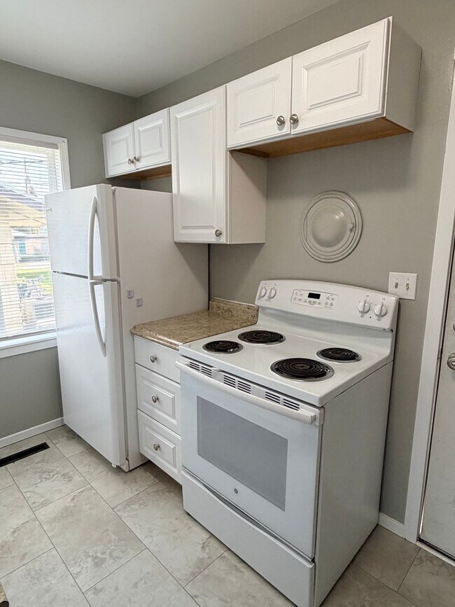 Building Photo - 1255 Montana St