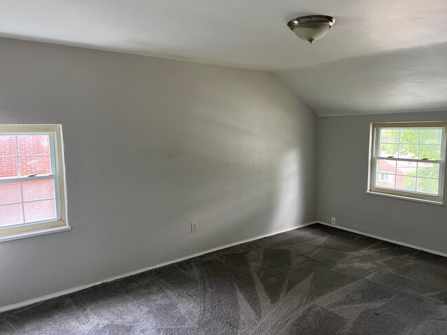 Building Photo - 2BD 1.5BA in Penn Hills!!