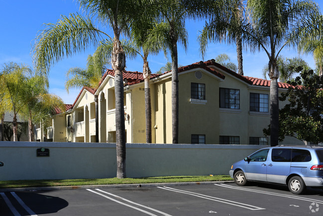 Building Photo - Los Olivos Apartments