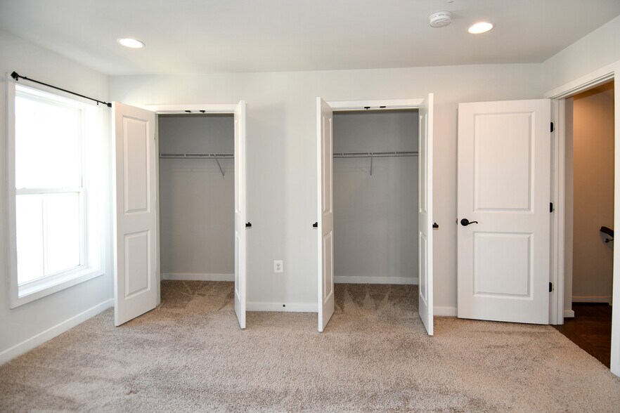 Building Photo - 2421 Auden Dr