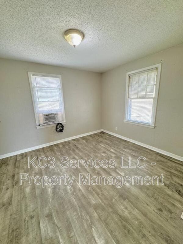 Building Photo - 6131 NE Vivion Rd