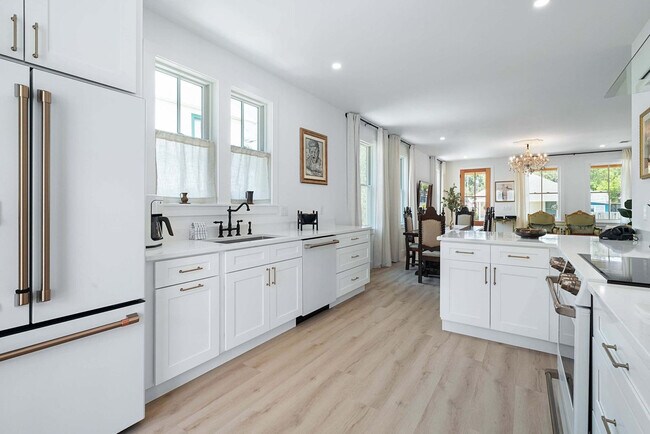 Building Photo - 30 W Castillo Dr