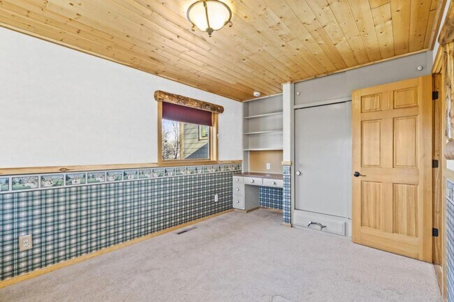 Building Photo - 306 Lona Dr