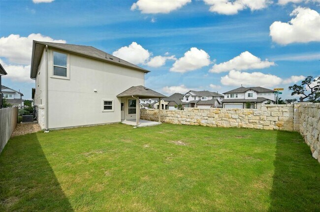 Building Photo - 105 Munk Ln