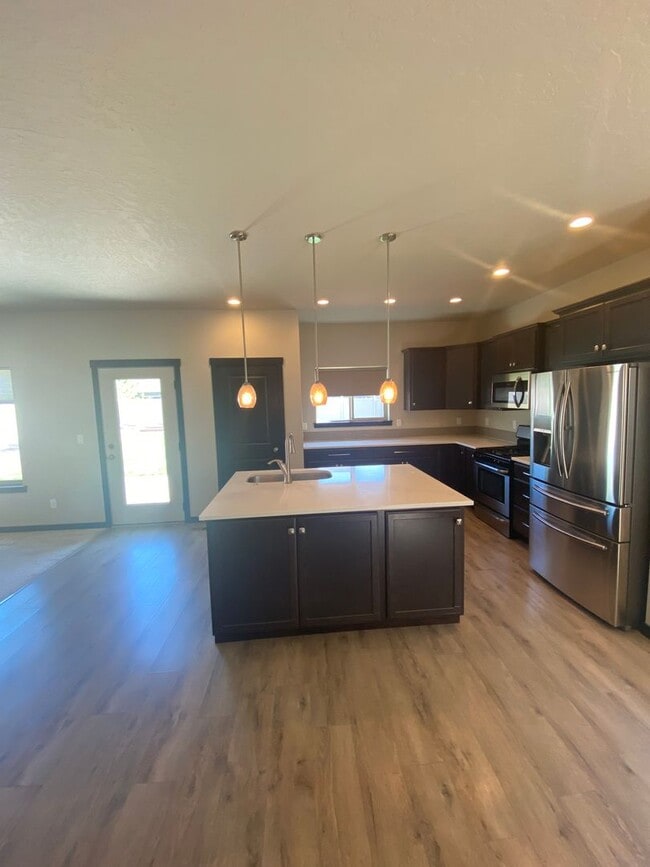 Building Photo - SINGLE FAMILY HOME IN THE FOX TAIL SUBDIVISION (APP#148)
