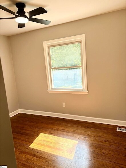 Building Photo - 30 Fleetwood Dr