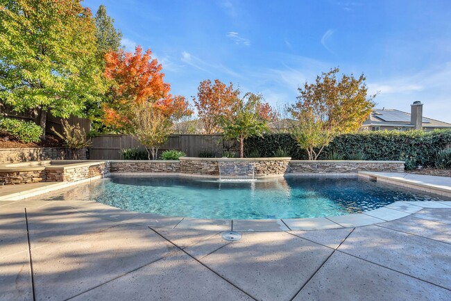 Building Photo - Gorgeous Single Story Home with a Sparklin...