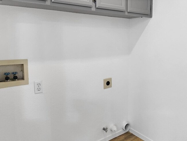 Building Photo - Spacious 3 Bed, 2.5 Bath Home | 1,532 Sq Ft | Prime Elk Grove Location