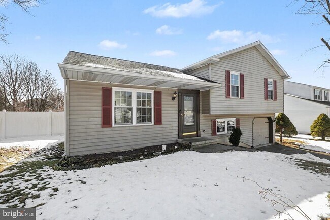 Building Photo - 2109 Highland Ct