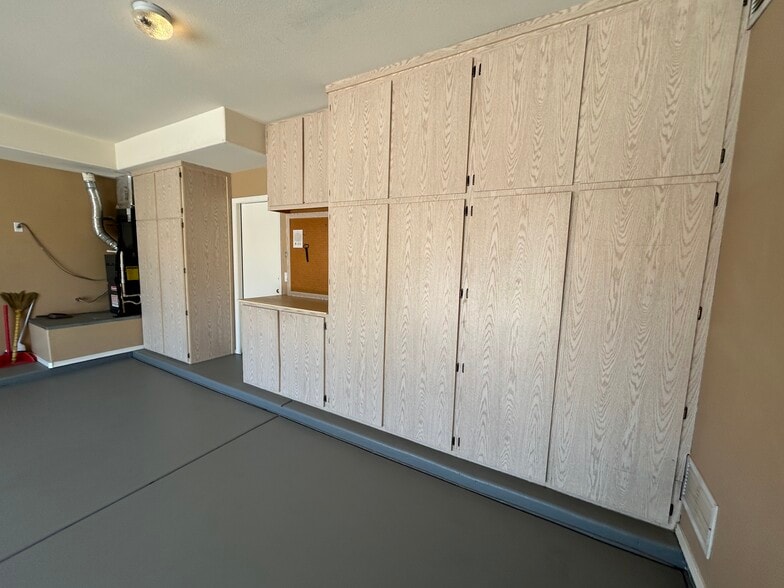 Building Photo - 4334 E Anderson Dr