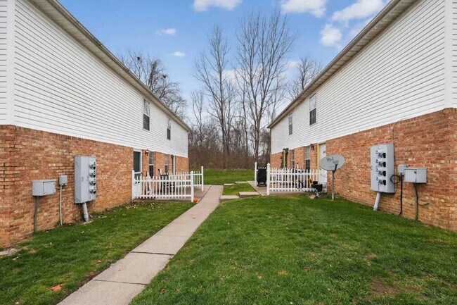 Building Photo - Chartwell Apartments