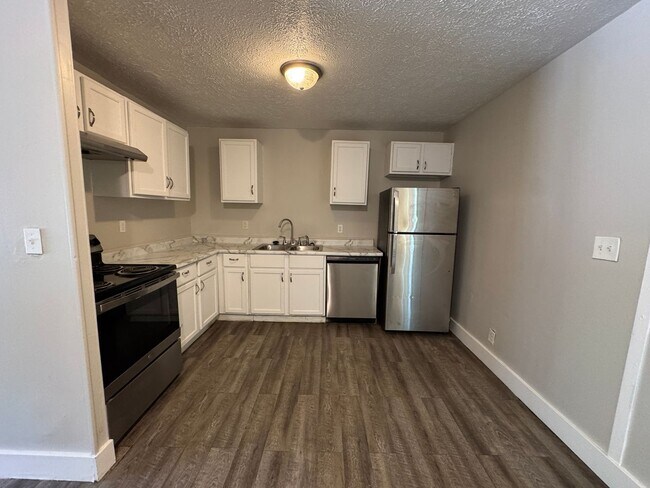 Building Photo - Far Eastside 4 Bedroom 2 Bath