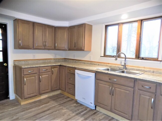 Building Photo - 154 S Sumner Ave