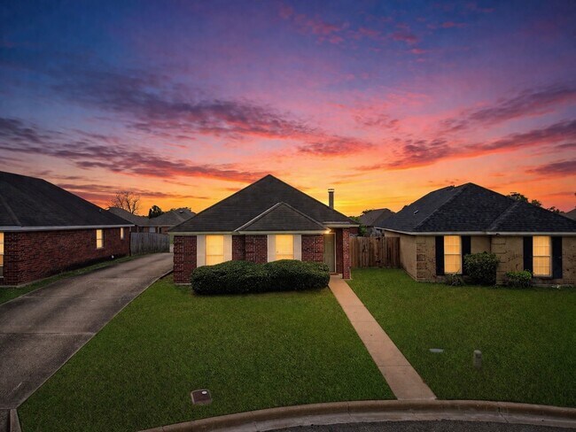 Building Photo - 1312 Centerfield Ct