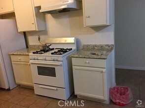 Building Photo - 338 S Pomelo Ave