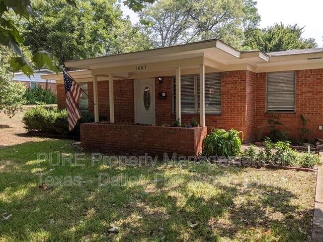 Primary Photo - 1607 Briarwood Blvd