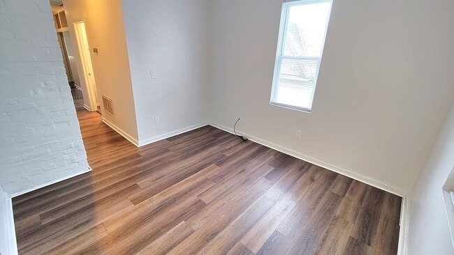 Building Photo - 409 Kingsboro St