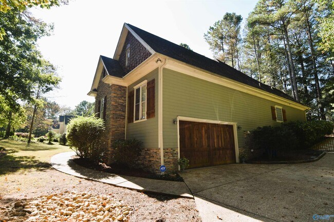 Building Photo - 79 Creekwood Dr