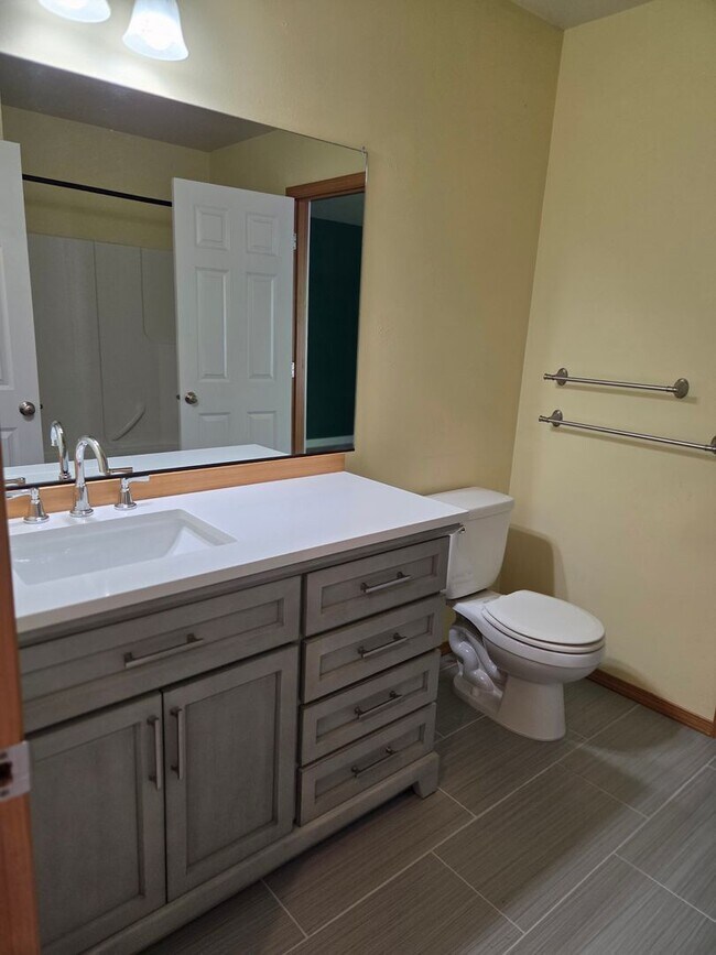 Building Photo - Craftsman Style 3 Bed/2 Bath Home - Bremerton