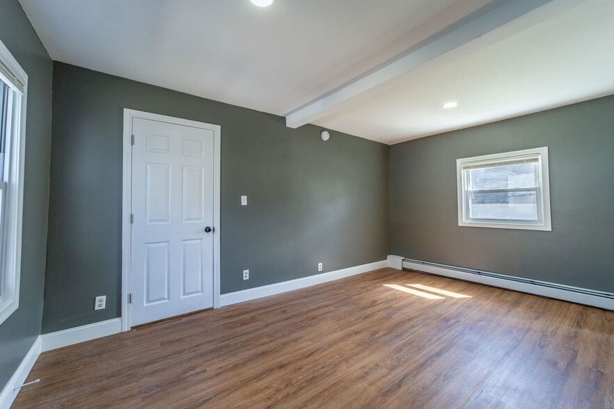 Building Photo - 14 Winter