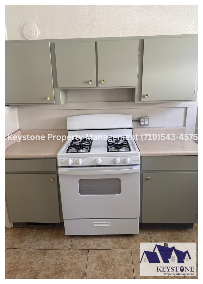 Building Photo - New Kitchen Appliances! South-side Home 1 Bedroom/1 Bath House $1050/$1050