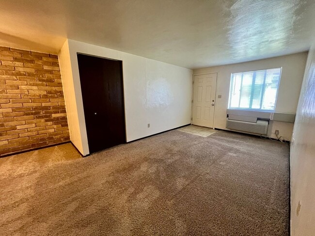 Building Photo - 304 Kellywood Manor