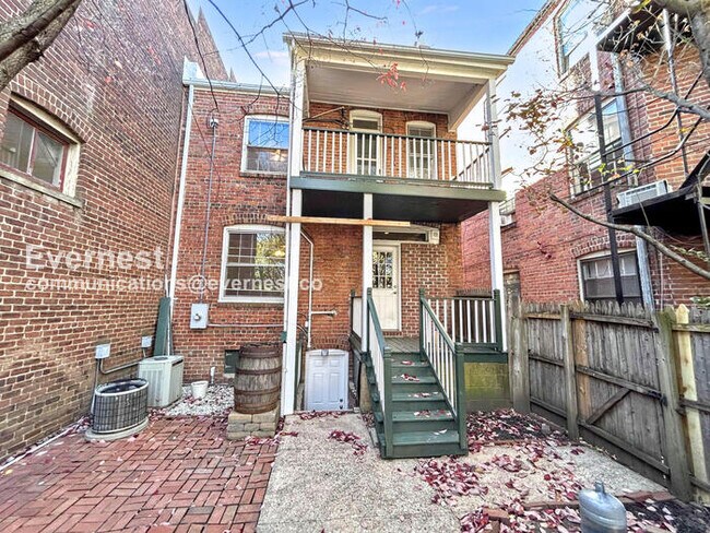 Building Photo - 2708 W Grace St