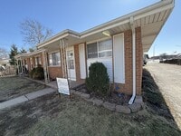Building Photo - Duplex unit w attached garage