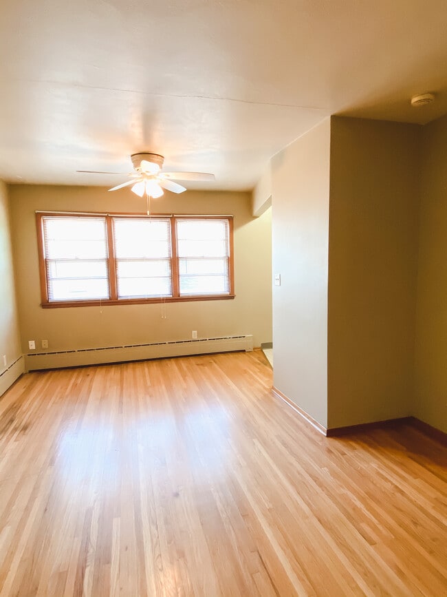 Building Photo - Leann Apartments