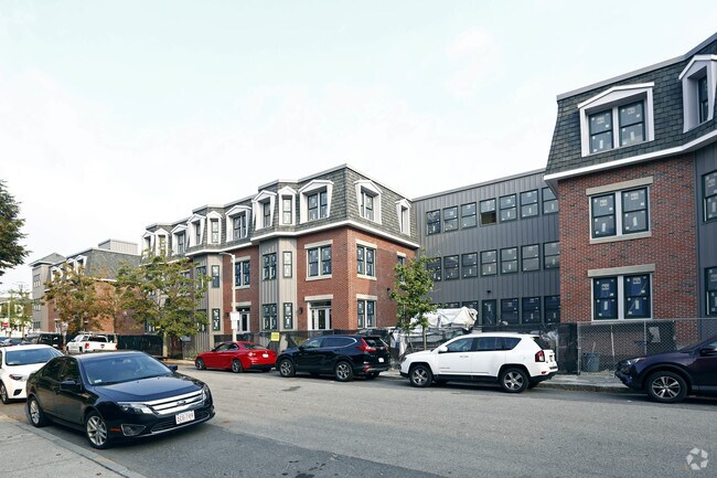 Building Photo - 902-906 E 2nd St