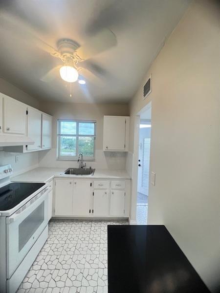 Building Photo - 8515 Sunrise Lakes Blvd