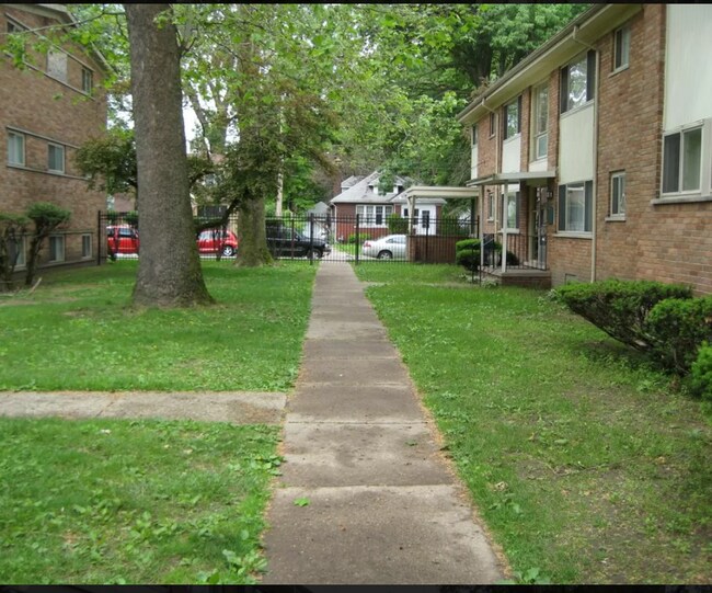 Building Photo - Westside Condo 2 bedroom 1 bath