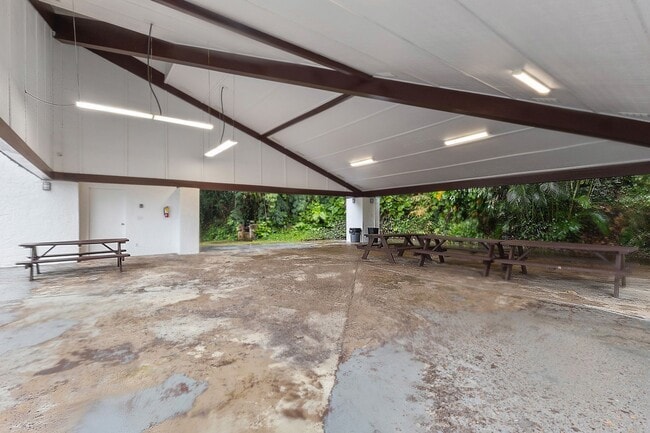 Building Photo - Live your best life in this well-appointed condo in Makaua Village