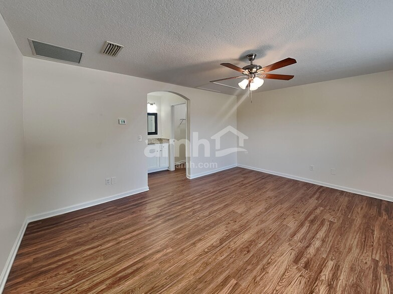 Building Photo - 1020 Beckingham Dr