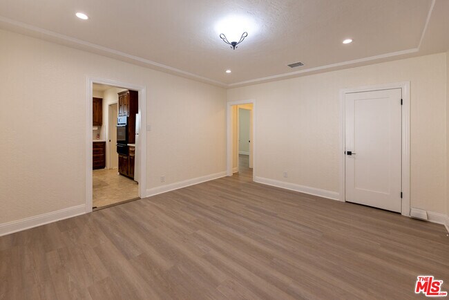 Building Photo - 4360 Kraft Ave