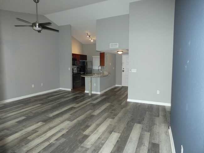 Building Photo - 2831 N Oakland Forest Dr