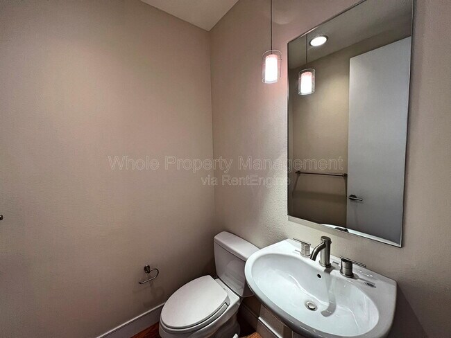 Building Photo - 2403 Bryant St