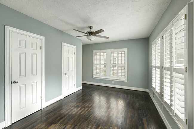 Building Photo - 1919 W McKinney St