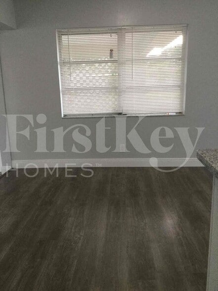 Building Photo - 1571 NW 7th Ave