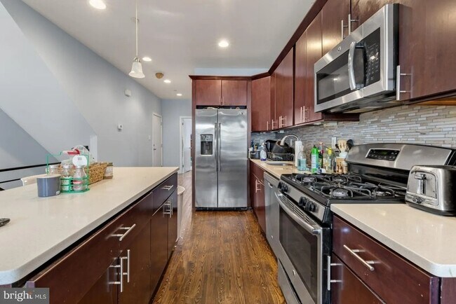 Primary Photo - 1217 Green St